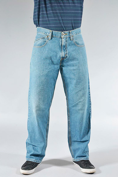 Модель джинсов Levi
