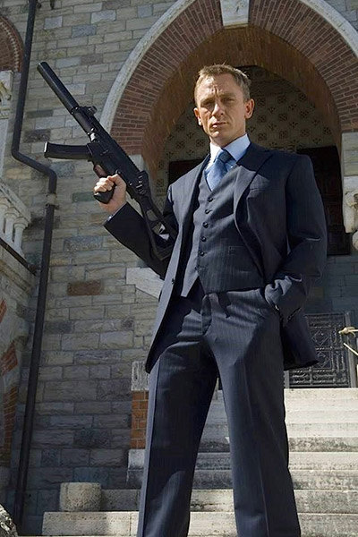 Джеймс Бонд в Casino Royale полосатый костюм
