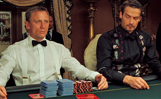 Джеймс Бонд в Casino Royale подтяжки